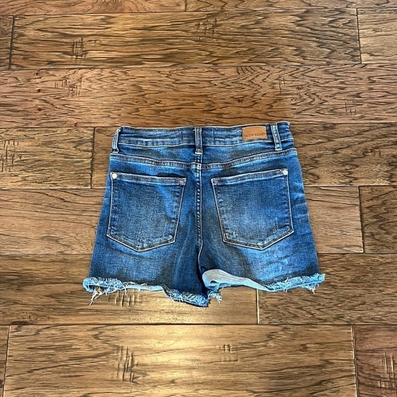 Judy Blue 3” Inseam Mid Rise Shorts Size S - Picture 2 of 16